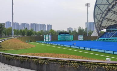 曲棍球場(chǎng)館兩側(cè)