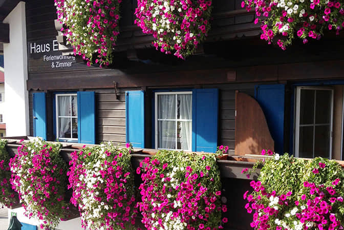 旅游小鎮(zhèn)景觀提升民宿客棧陽臺(tái)花園